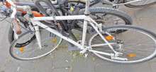 Weißes Herren Urbanbike mit Platten