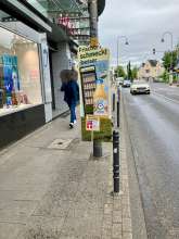 Gehweg und  Sichtbehinderung!