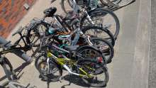 5 Schrotträder rund um eine Radhaarnadel