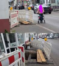 Eine Frau mit Rollator ist gezwungen, auf die stark befahrene Fahrbahn auszuweichen, da die ungesicherte Baustelle den Gehweg vollständig blockiert. Bild zu gemeldetem Anliegen vom *2025-06-05 13:34:22