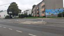 Verkehrsinsel-Vorbeifahrschilder fehlen!!
