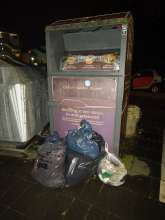 Standort vermüllt Altkleidercontainer Friedensstr./Ecke Tiergartenstr. 1