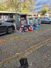  Anliegen vom 24.10.2025-10 Vermüllung vor Altkkeidercontainer