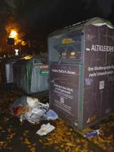 Container voll und Textilien schon davor