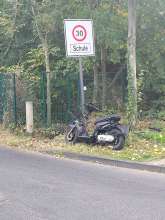 Abgelegter und Ausgeschlachteter Motorroller