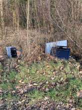 Elektroschrott am Straßenrand 