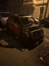 Ausgebrannter Smart Weinrot