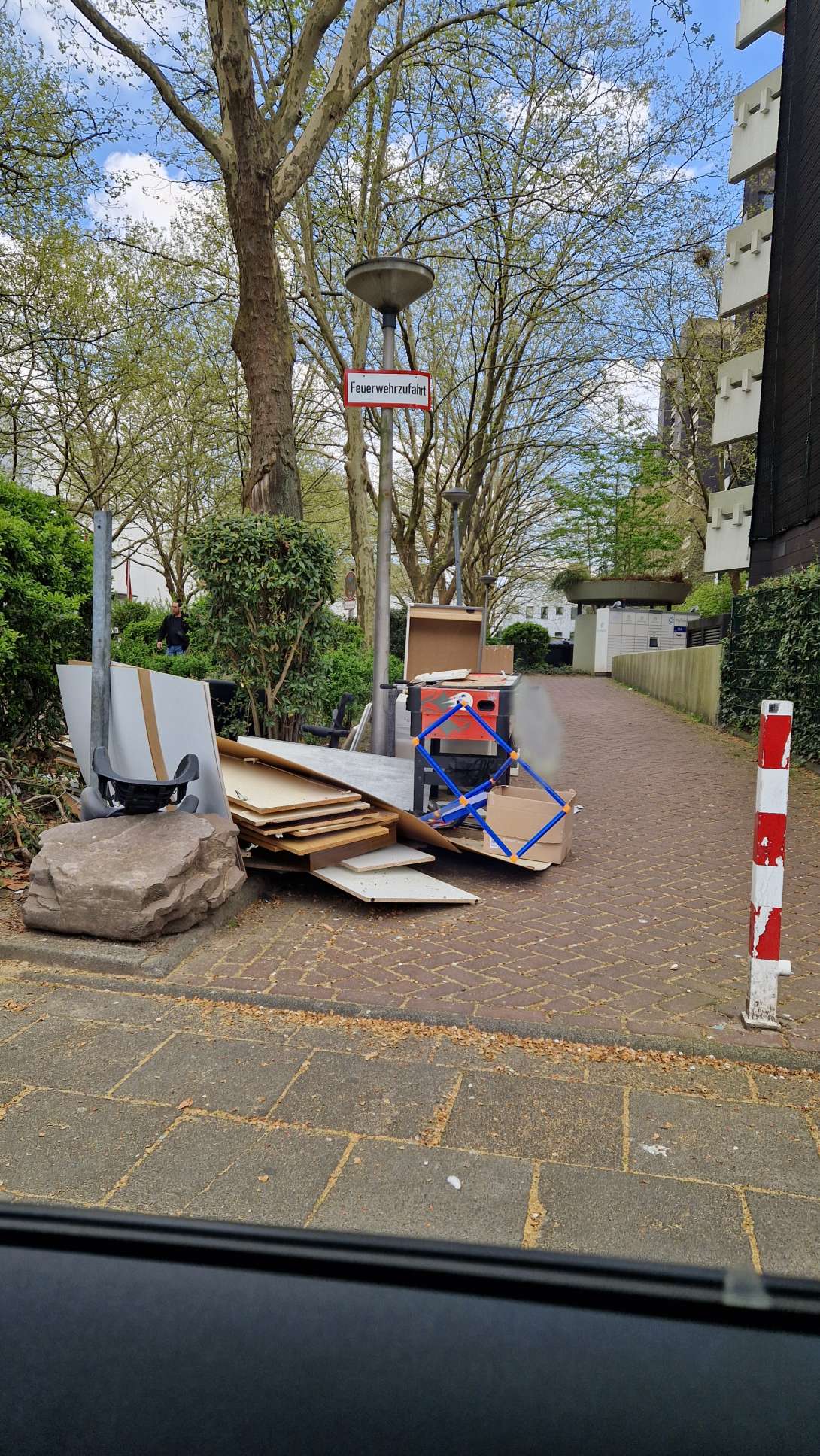 Bild zu gemeldetem Anliegen vom *2025-04-15 10:20:08
