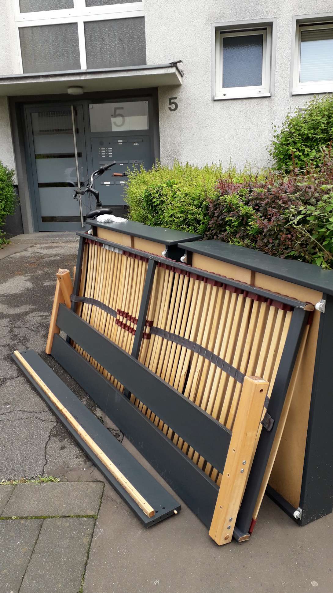 Bild zu gemeldetem Anliegen vom *2025-04-25 17:07:35