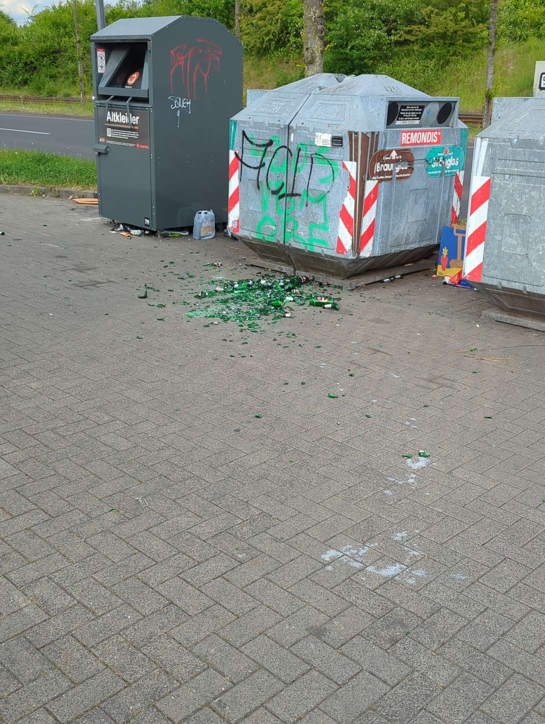 Bild zu gemeldetem Anliegen vom *2025-05-17 18:43:39