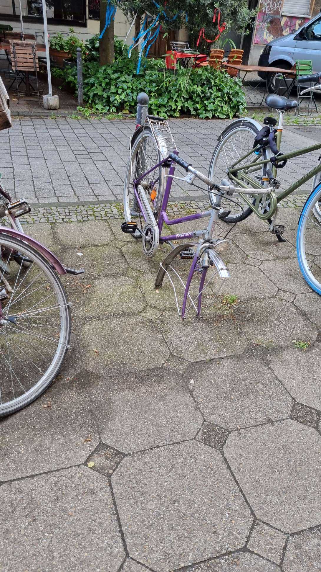 Bild zu gemeldSeit 4 bis 6 Wochen liegt dieses Rad hieretem Anliegen vom *2025-06-06 09:29:33
