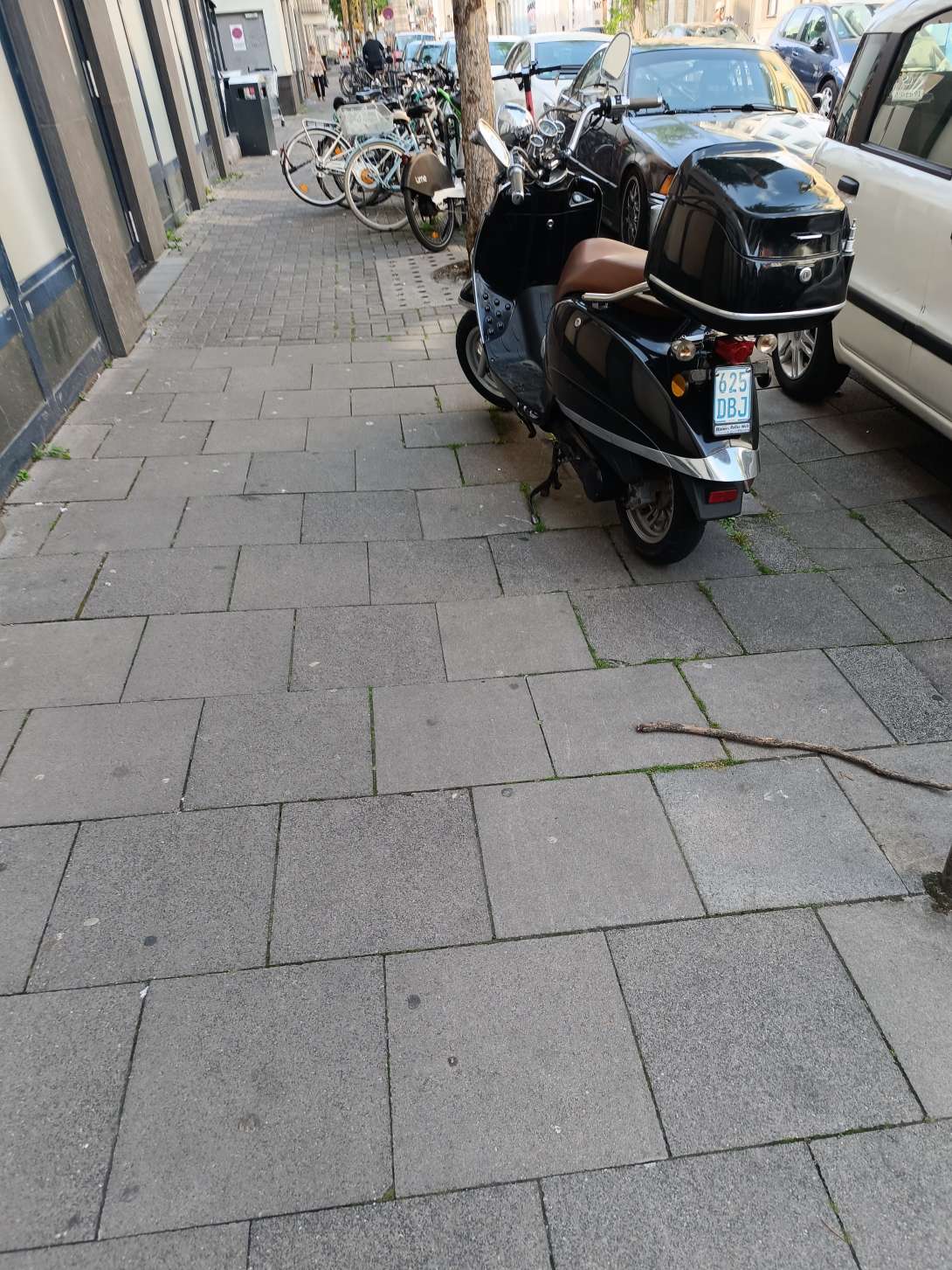 Roller mit veraltetem Kennzeichen 