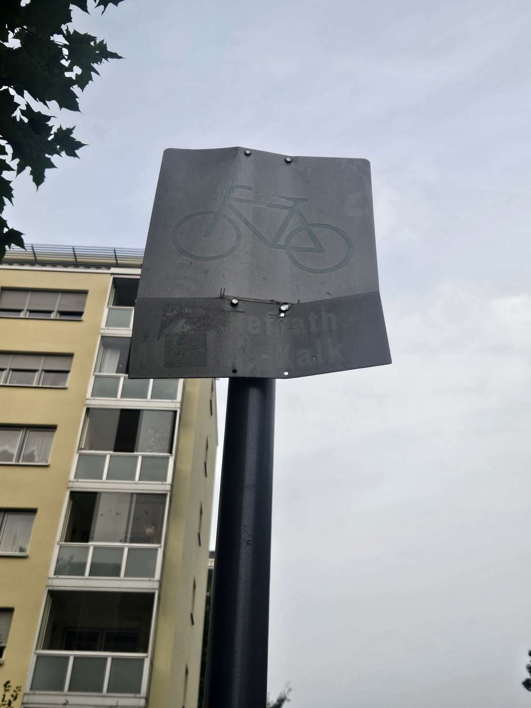 Bild zu gemeldetem Anliegen vom *2025-08-08 18:27:52