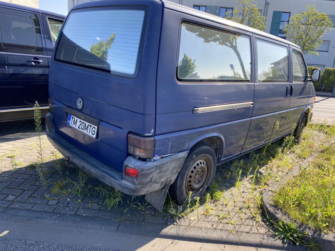 Rumänisches Kfz, VW Bus, schon mehrfach gemeldet, Reifen platt, 11.08.2025, 9:59 h