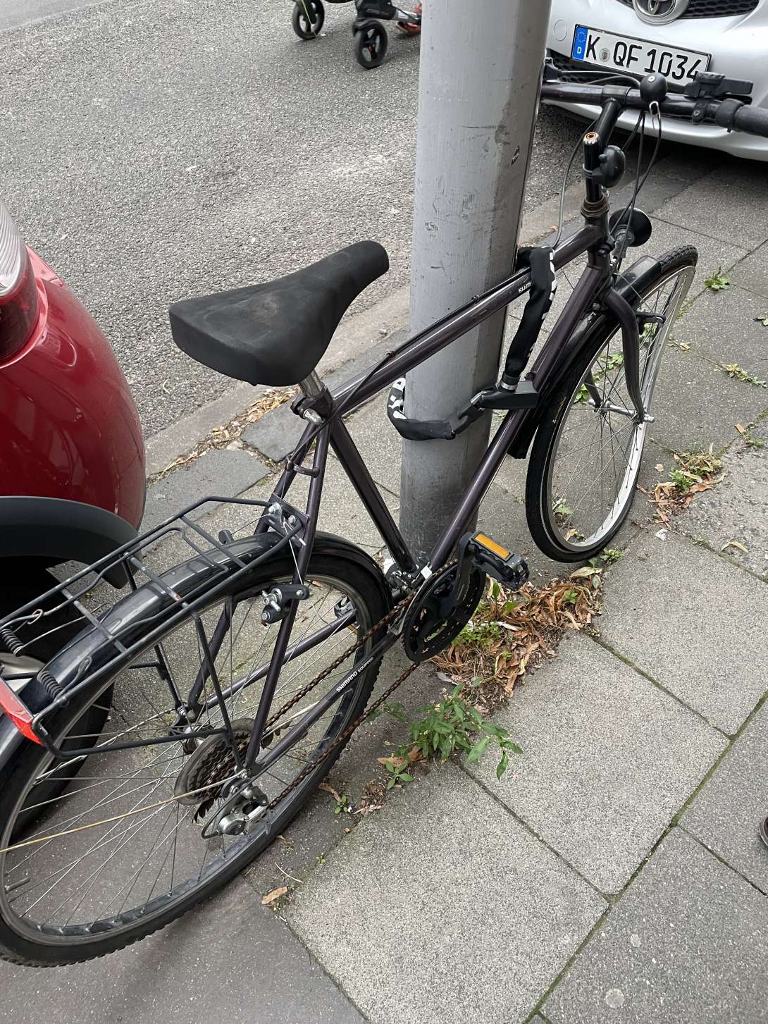 Das Fahrrad wurde von mir vor ein paar Monaten schonmal gemeldet. Bisher ist nichts passiert. Das Fahrrad ist nicht funktionsfähig und ist seid Anfang des Jahres an der Laterne abgestellt worden. 