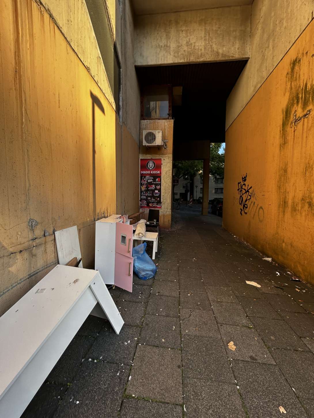 Müll ohne Ende / Taubenkot überall