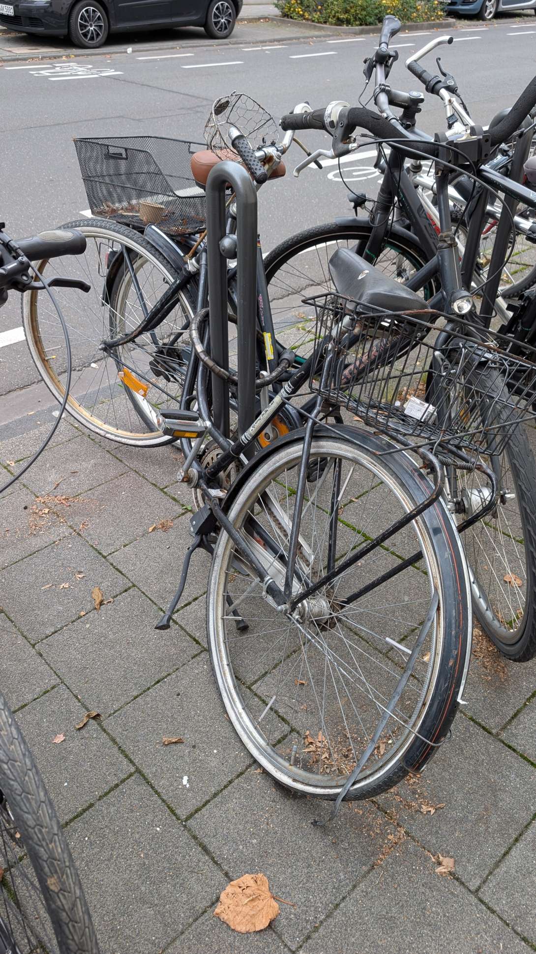 Die Fahrräder wurden bereits so defekt hier abgestellt