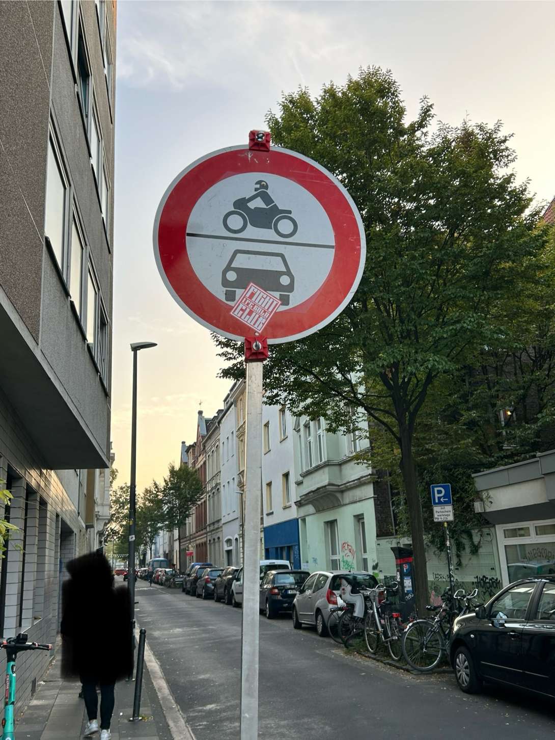ANLIEGER- Straße!!!Bild zu gemeldetem Anliegen vom *2025-10-02 12:35:10