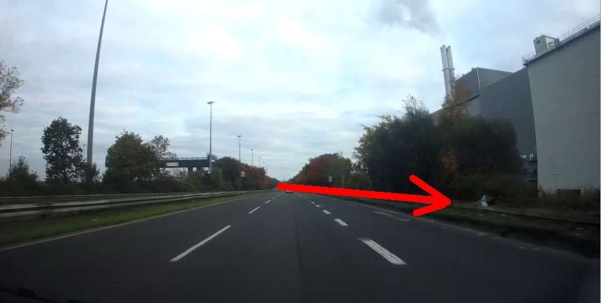 Wilder Müll auf der Industriestraße