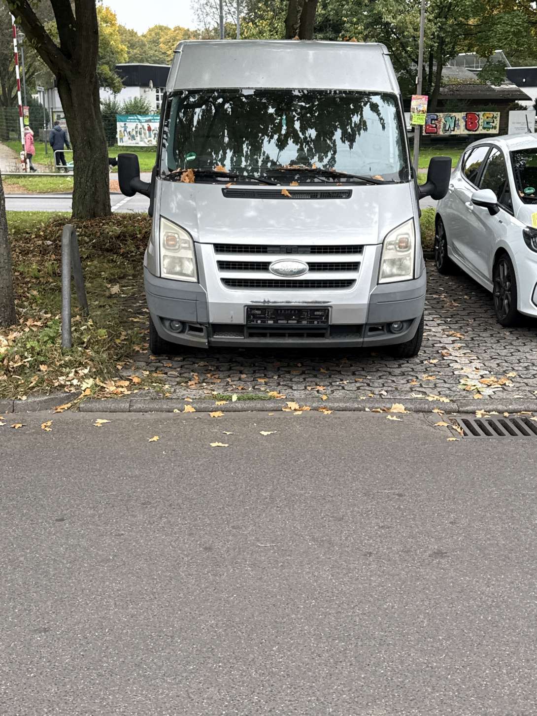 Steht seit einiger Zeit hier unangemeldet rum. 