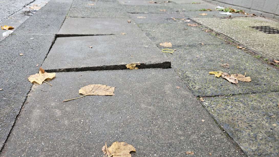 Kippender Pflasterstein