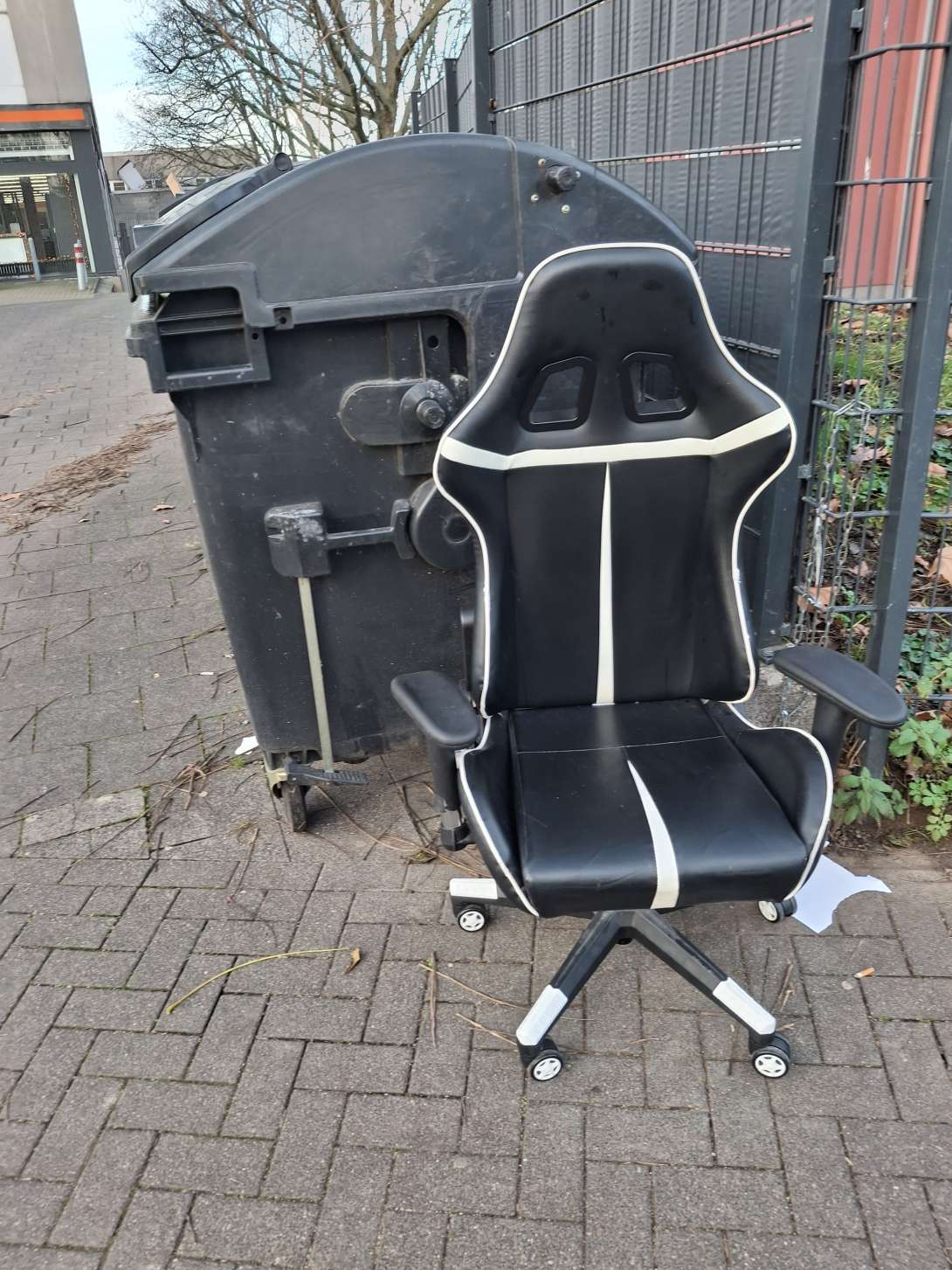 Bild zu gemeldetem Anliegen vom *2025-12-16 16:24:23