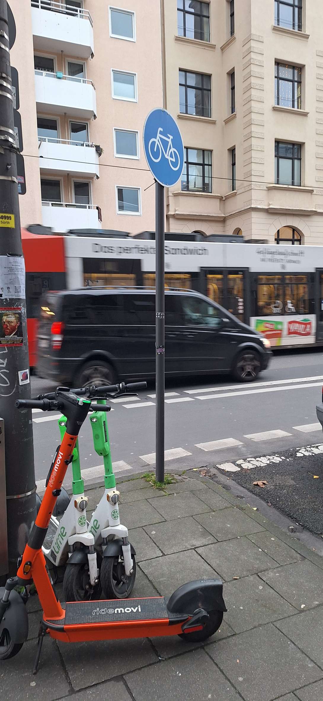 Bild zu gemeldetem Anliegen vom *2025-12-09 14:11:31