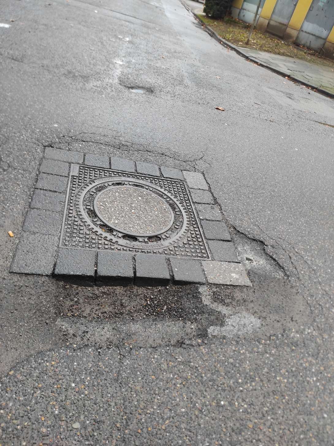 Bild zu gemeldetem Anliegen vom *2025-12-08 14:27:28