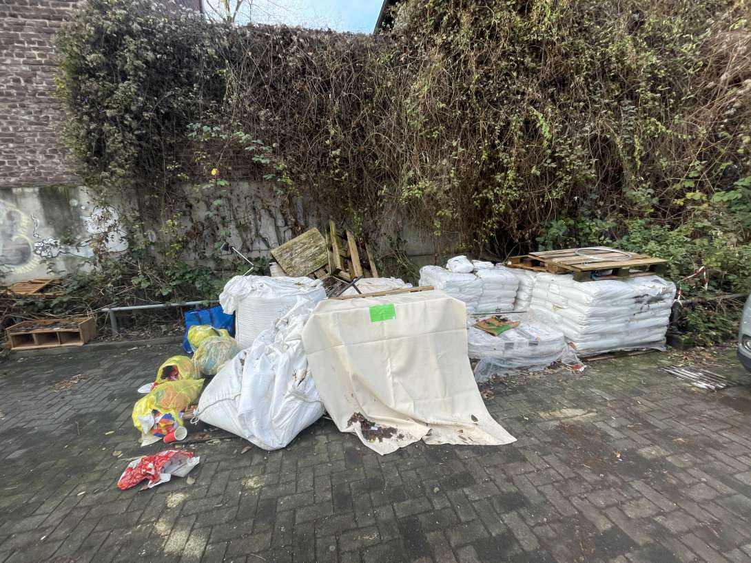 Bild zu gemeldetem Anliegen vom *2025-12-10 08:55:50