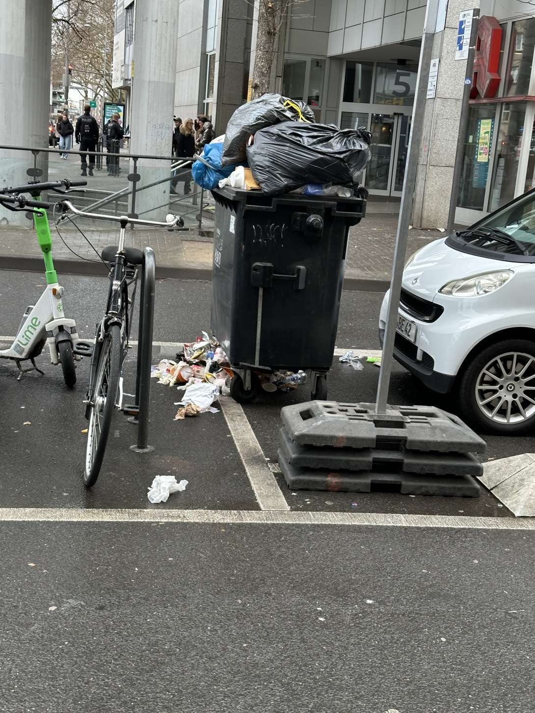 Bild zu gemeldetem Anliegen vom *2025-12-07 12:28:54