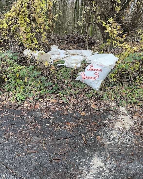 Entsorgung von Bauhaus gefüllten Säcken